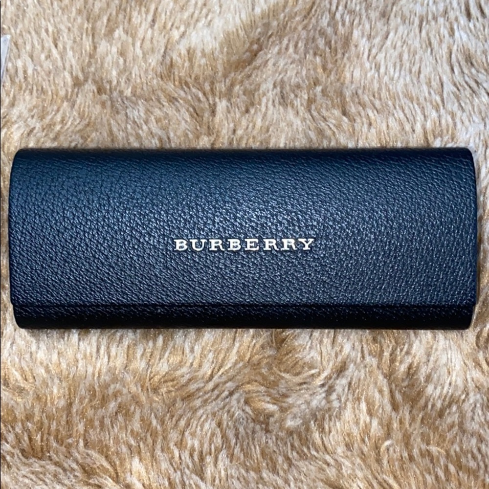 Burberry - Picture 8 of 9